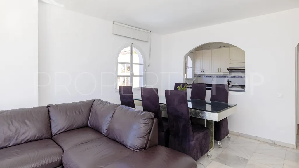 Apartamento en venta con 3 dormitorios en Estepona Puerto