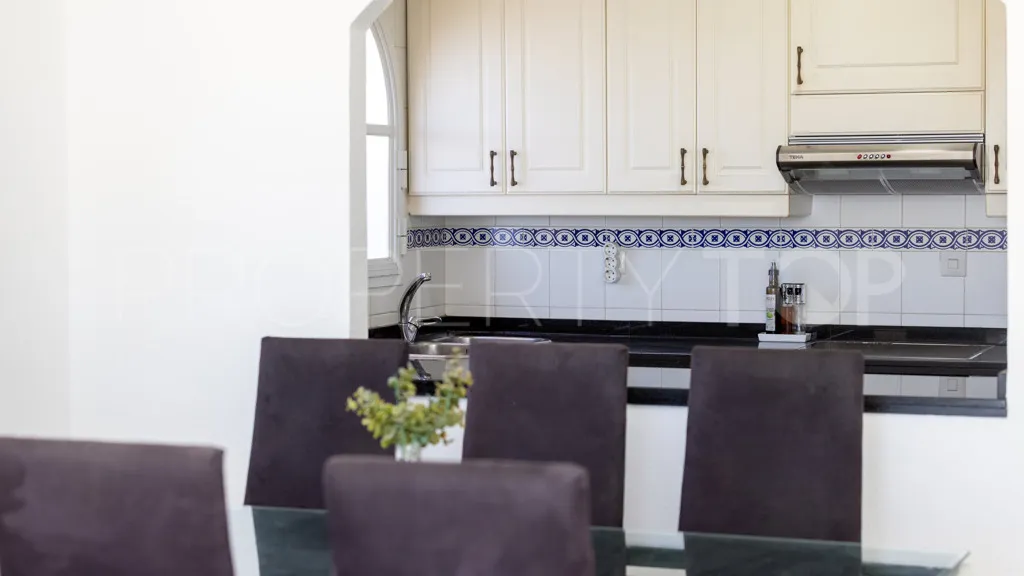 Apartamento en venta con 3 dormitorios en Estepona Puerto