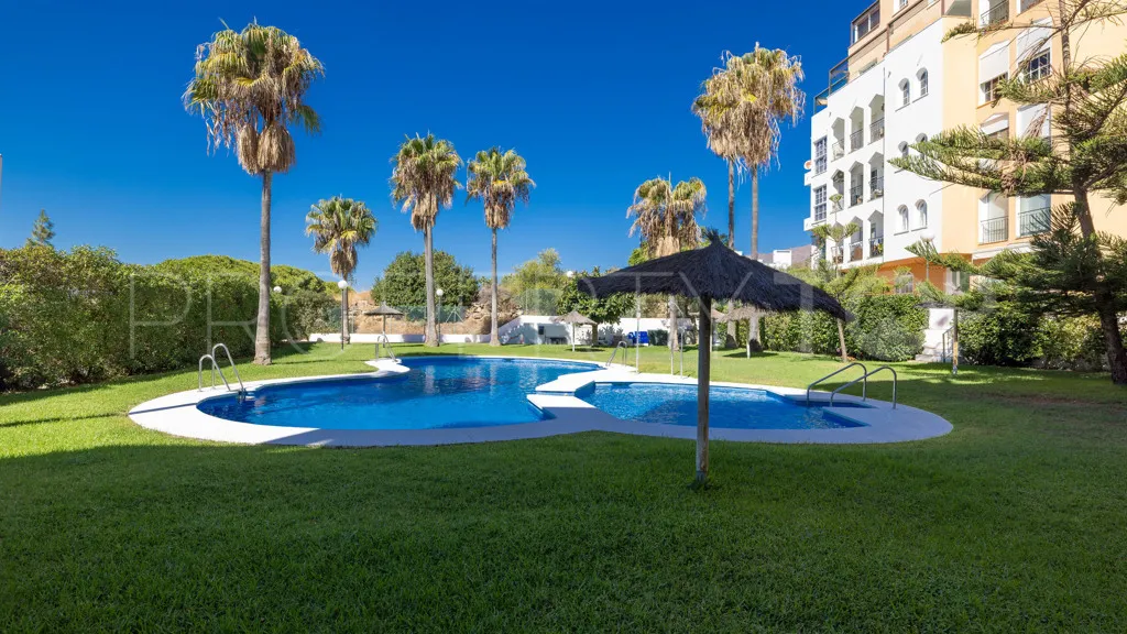 Apartamento en venta con 3 dormitorios en Estepona Puerto