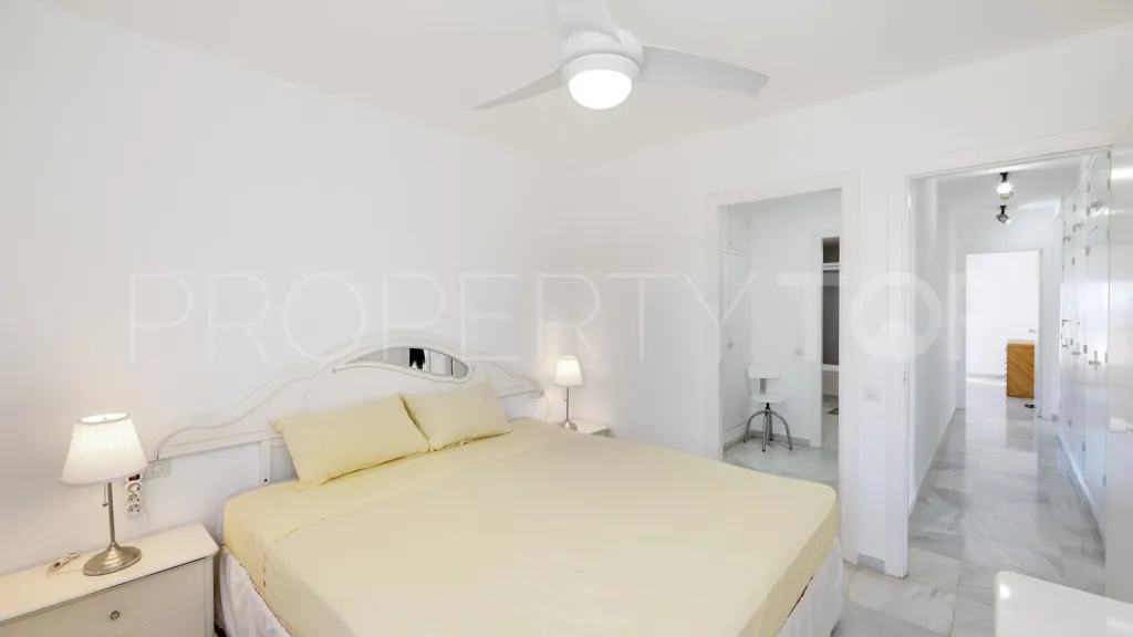 Apartamento en venta con 3 dormitorios en Estepona Puerto