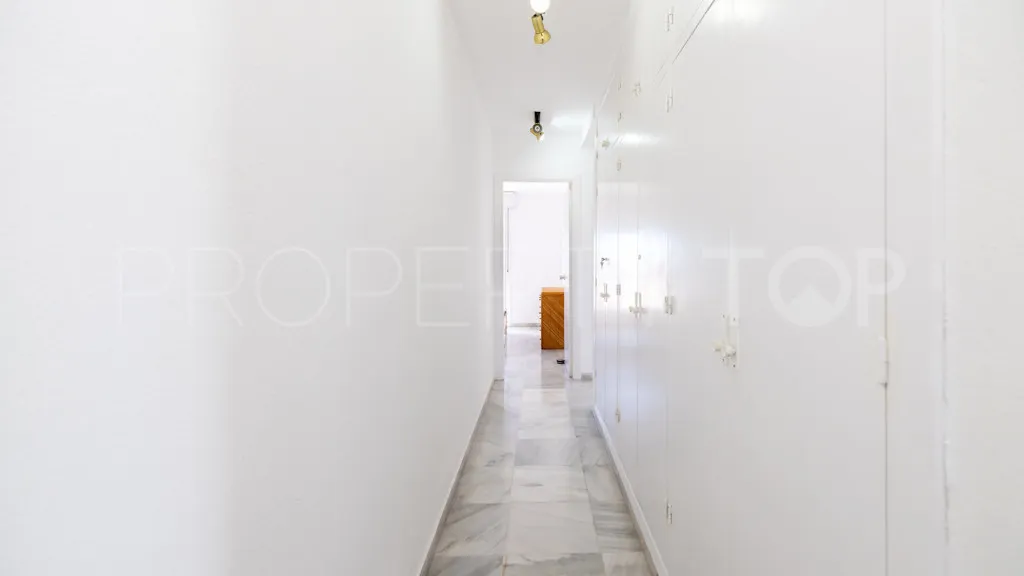 Apartamento en venta con 3 dormitorios en Estepona Puerto