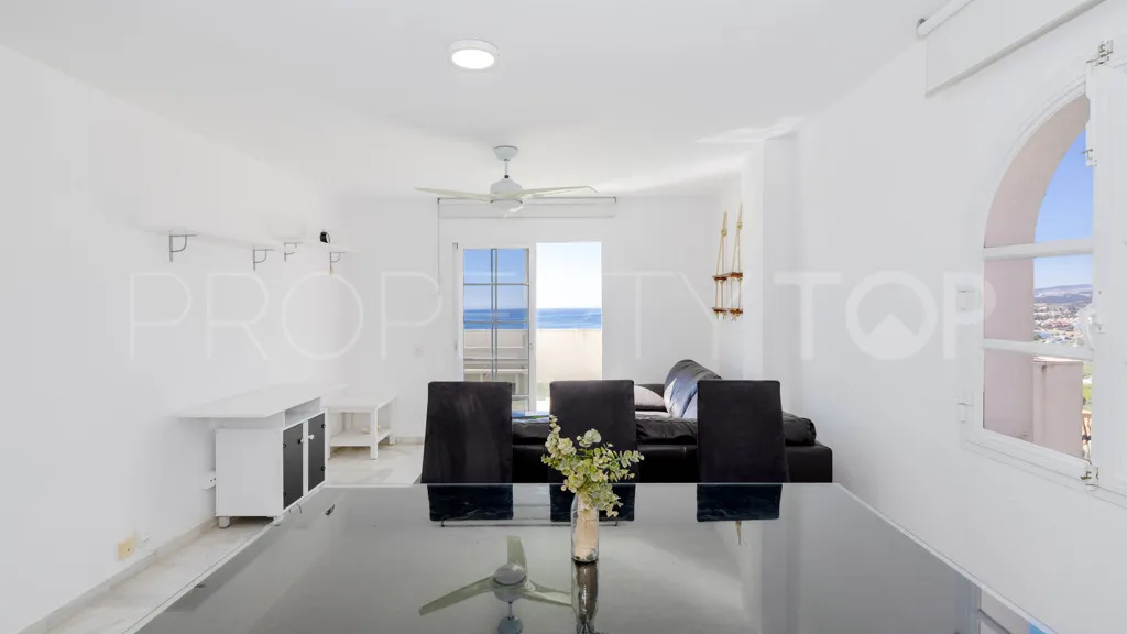 Apartamento en venta con 3 dormitorios en Estepona Puerto