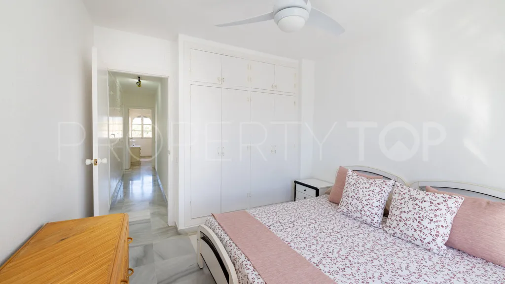 Apartamento en venta con 3 dormitorios en Estepona Puerto