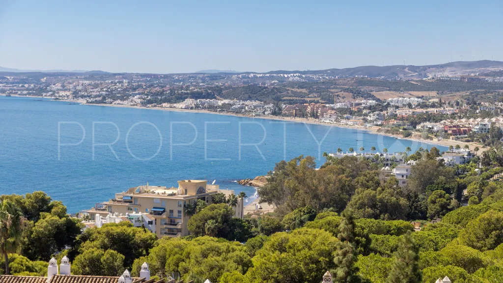 Apartamento en venta con 3 dormitorios en Estepona Puerto