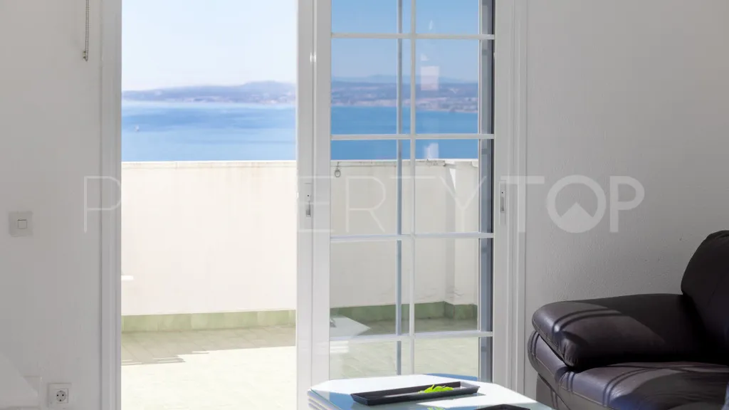 Apartamento en venta con 3 dormitorios en Estepona Puerto