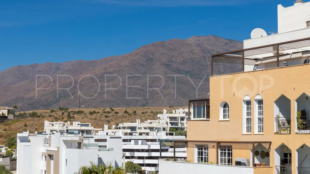 Apartamento en venta con 3 dormitorios en Estepona Puerto