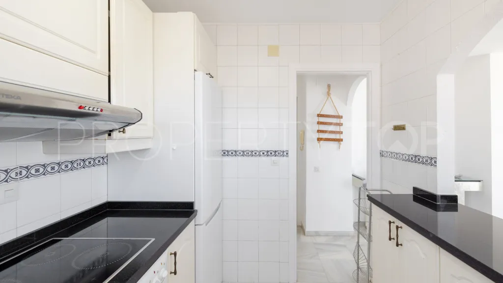 Apartamento en venta con 3 dormitorios en Estepona Puerto