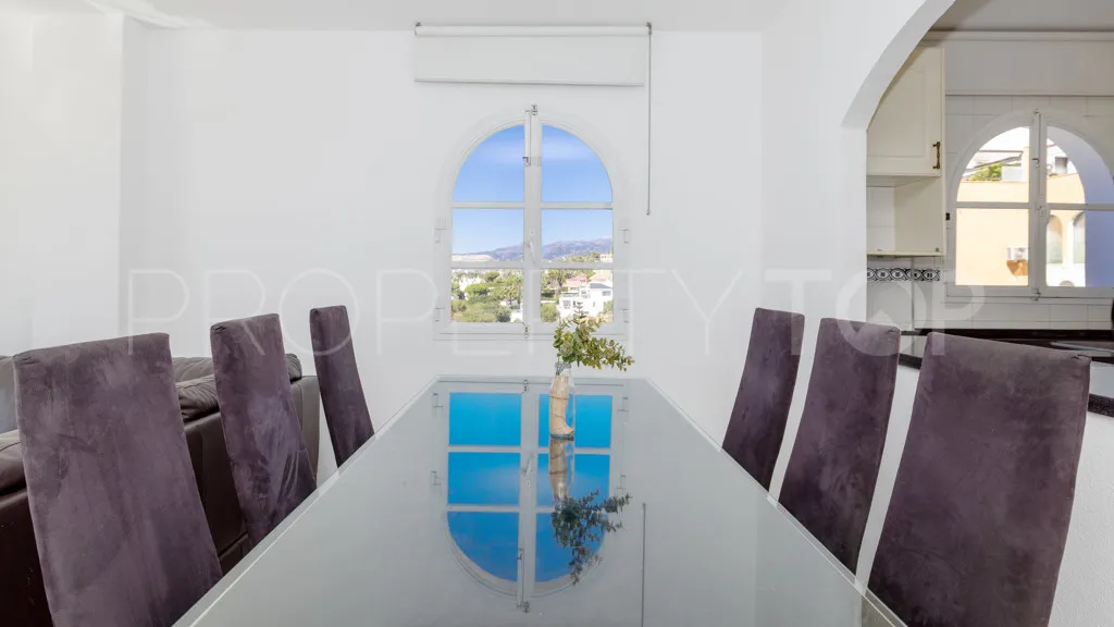 Apartamento en venta con 3 dormitorios en Estepona Puerto