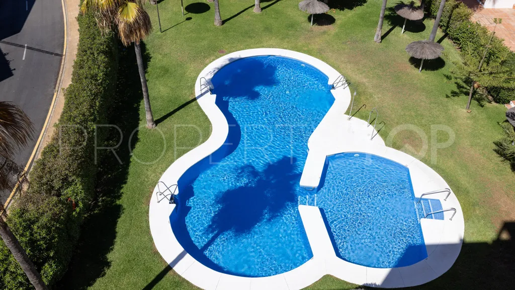 Apartamento en venta con 3 dormitorios en Estepona Puerto