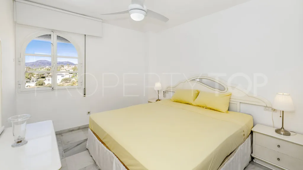 Apartamento en venta con 3 dormitorios en Estepona Puerto
