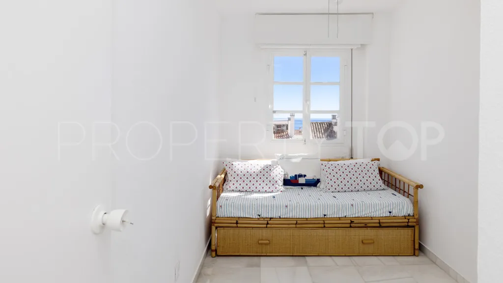 Apartamento en venta con 3 dormitorios en Estepona Puerto