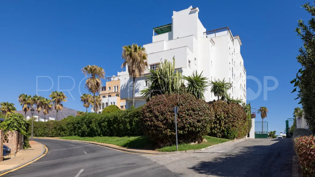 Apartamento en venta con 3 dormitorios en Estepona Puerto