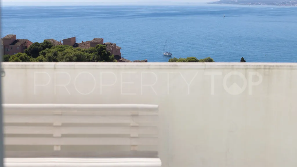 Apartamento en venta con 3 dormitorios en Estepona Puerto