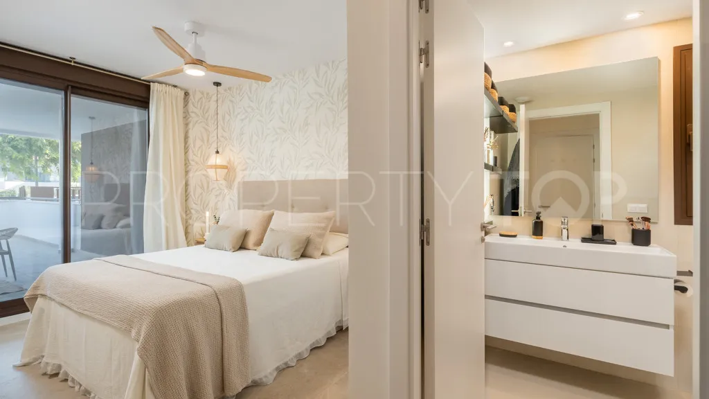 For sale apartment in Estepona with 2 bedrooms