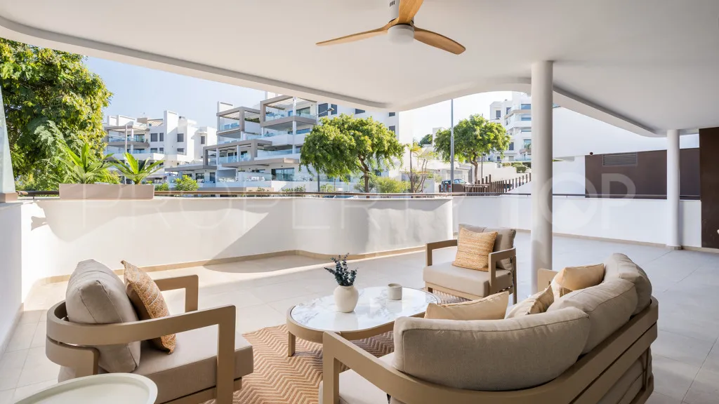 For sale apartment in Estepona with 2 bedrooms