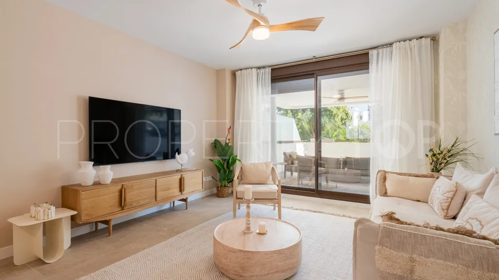 For sale apartment in Estepona with 2 bedrooms