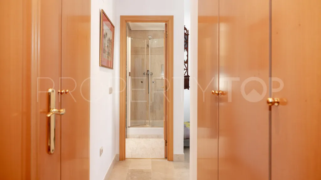 3 bedrooms Selwo apartment for sale