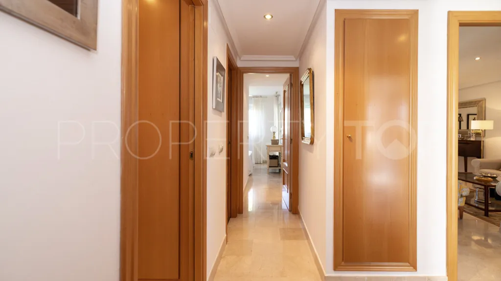 3 bedrooms Selwo apartment for sale