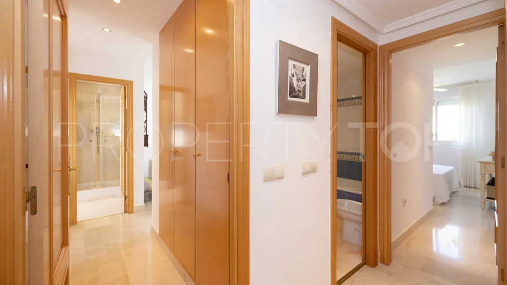 3 bedrooms Selwo apartment for sale