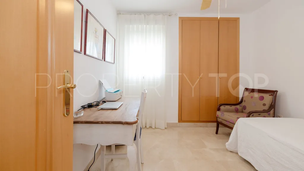 3 bedrooms Selwo apartment for sale