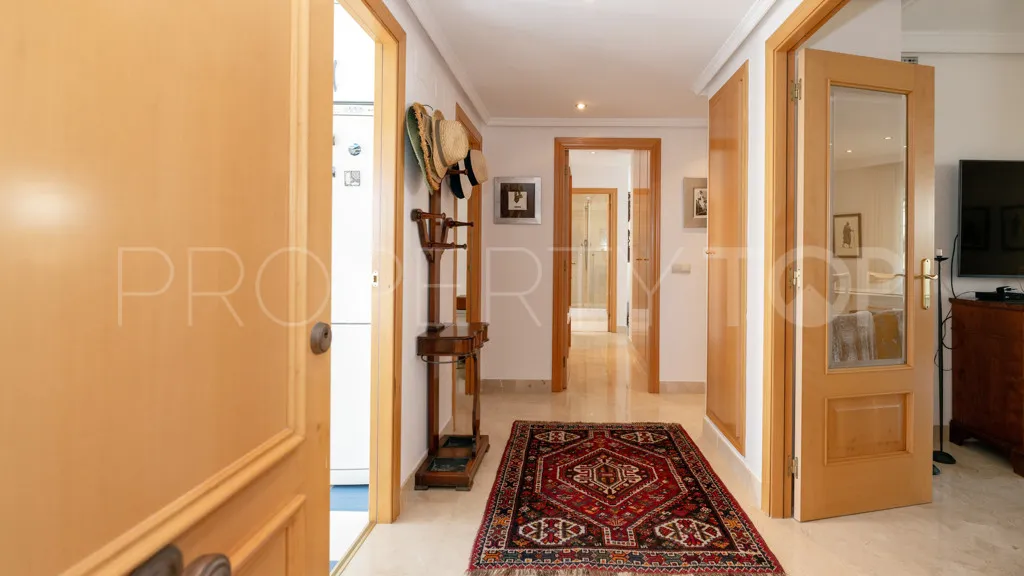 3 bedrooms Selwo apartment for sale