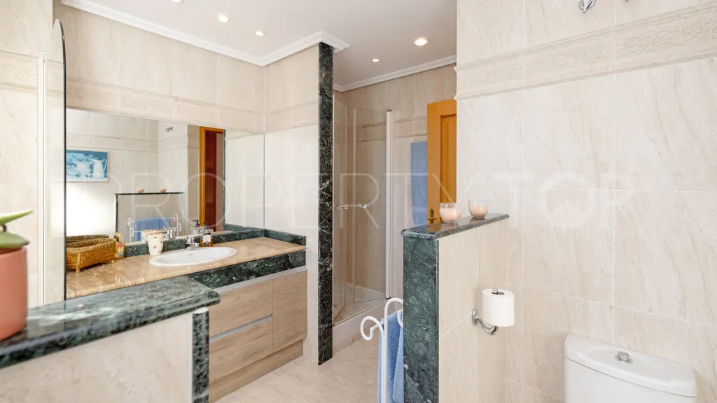 3 bedrooms Selwo apartment for sale