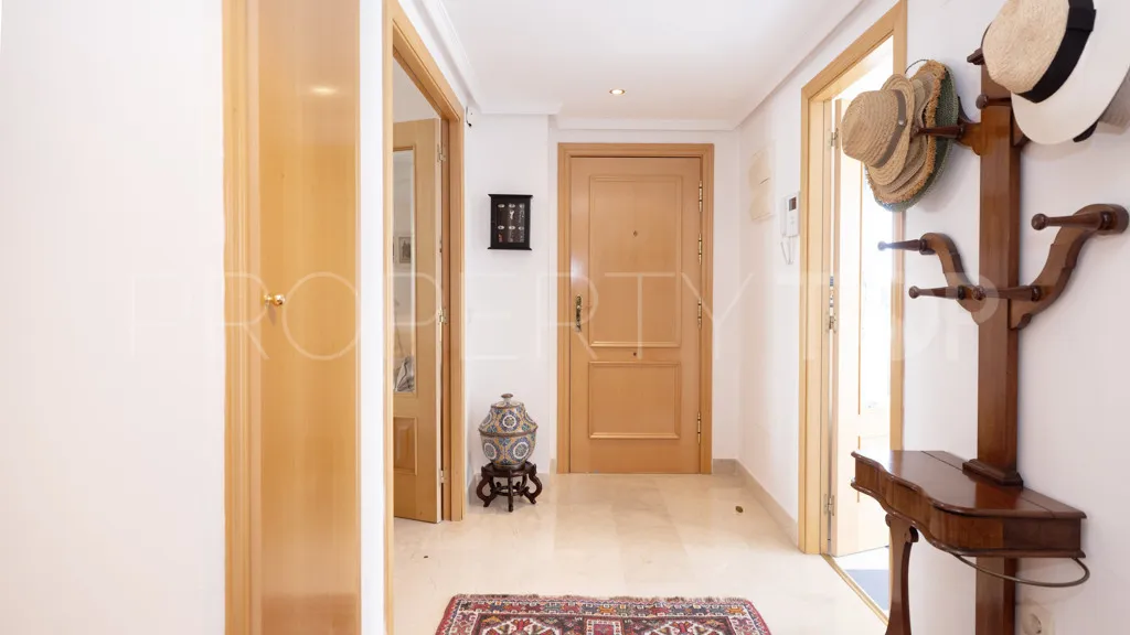 3 bedrooms Selwo apartment for sale