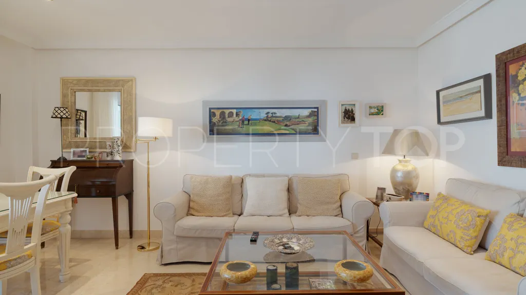 3 bedrooms Selwo apartment for sale
