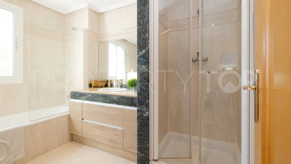 3 bedrooms Selwo apartment for sale