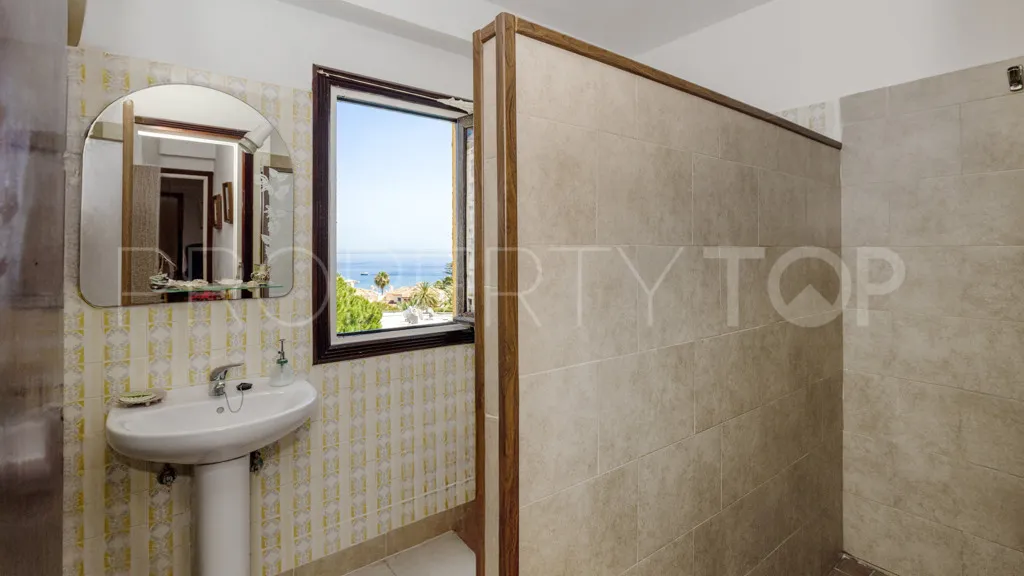 Se vende apartamento en Estepona Puerto con 3 dormitorios
