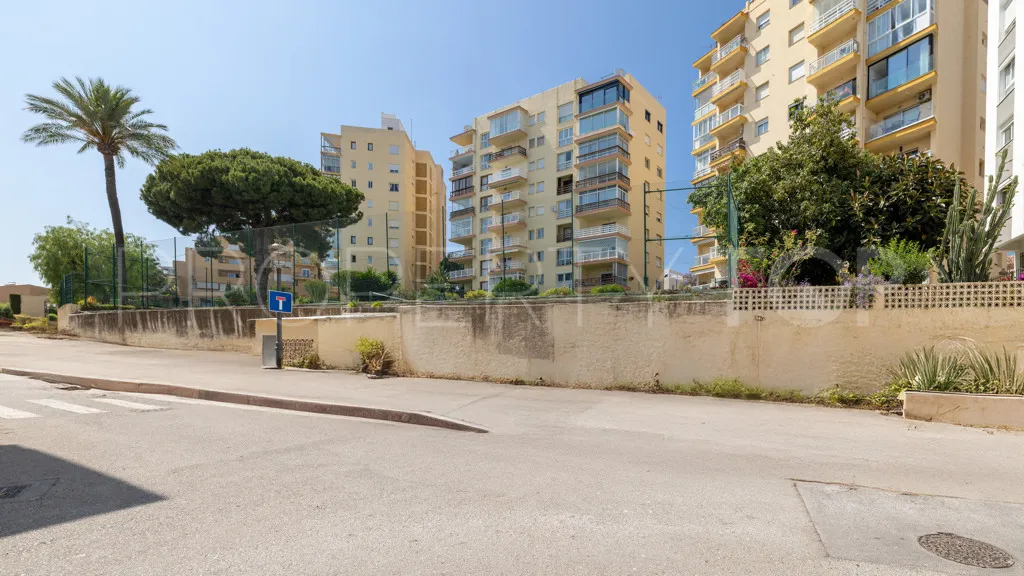Se vende apartamento en Estepona Puerto con 3 dormitorios