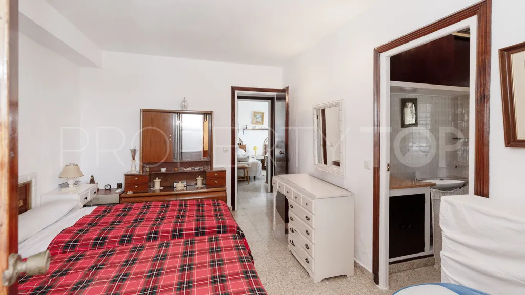 Se vende apartamento en Estepona Puerto con 3 dormitorios