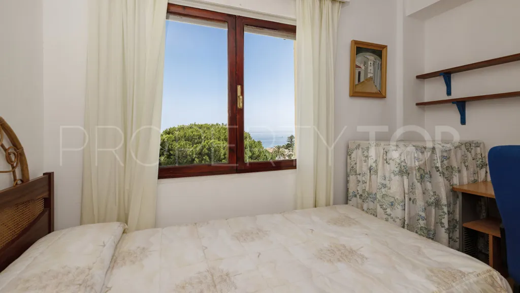 Se vende apartamento en Estepona Puerto con 3 dormitorios