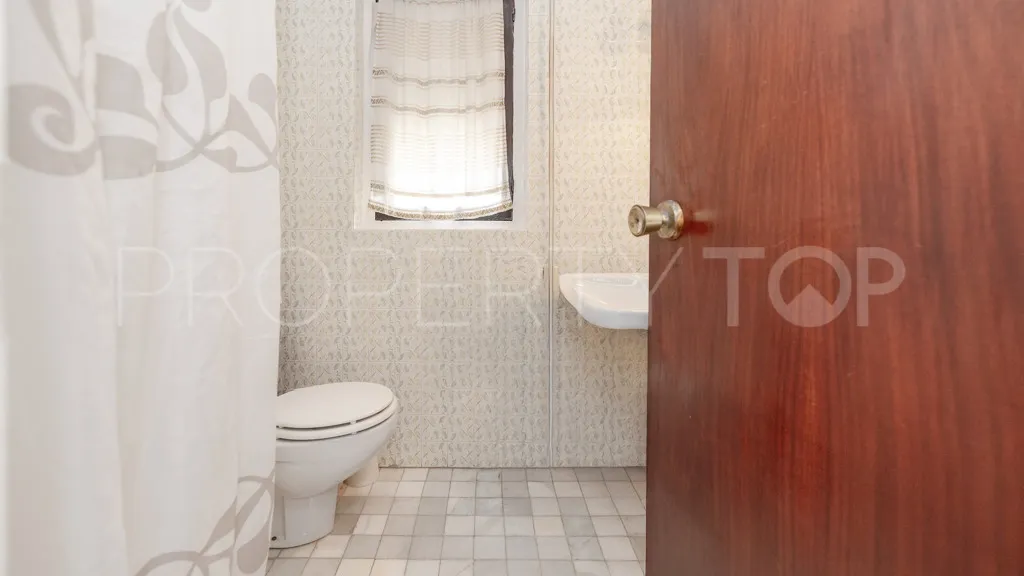 Se vende apartamento en Estepona Puerto con 3 dormitorios