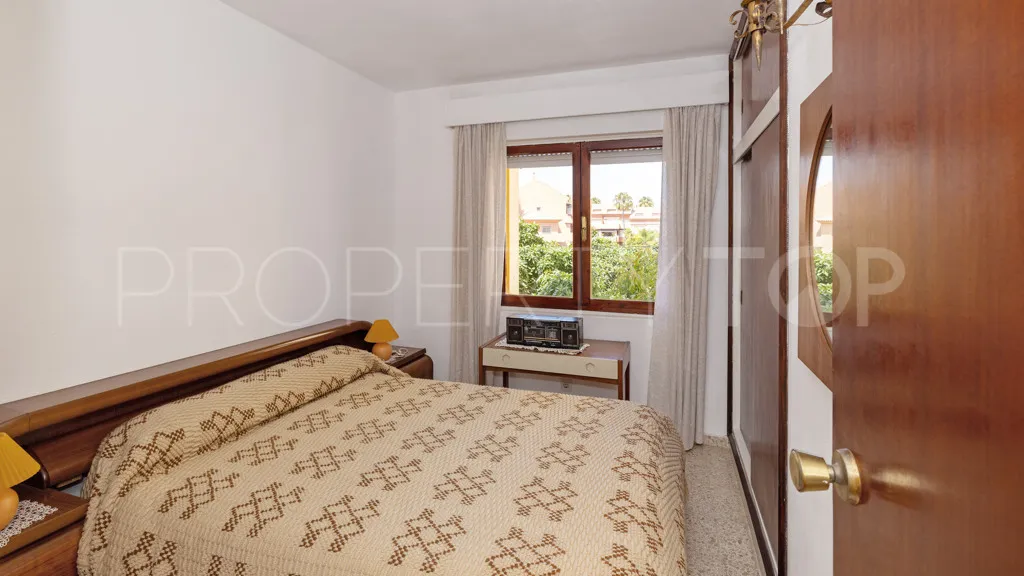 Se vende apartamento en Estepona Puerto con 3 dormitorios