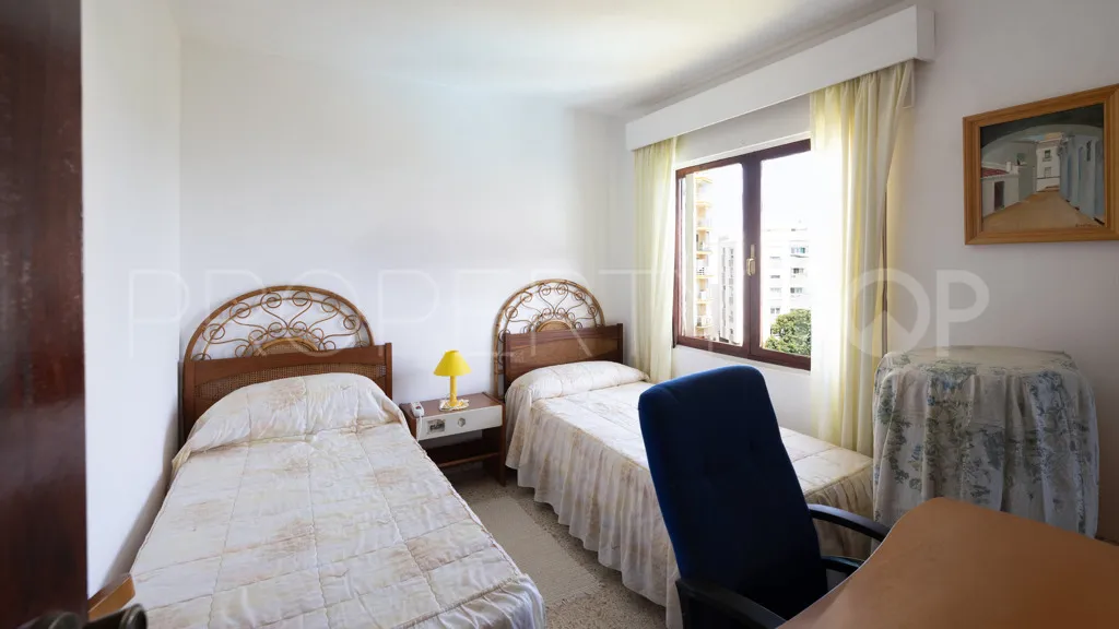 Se vende apartamento en Estepona Puerto con 3 dormitorios