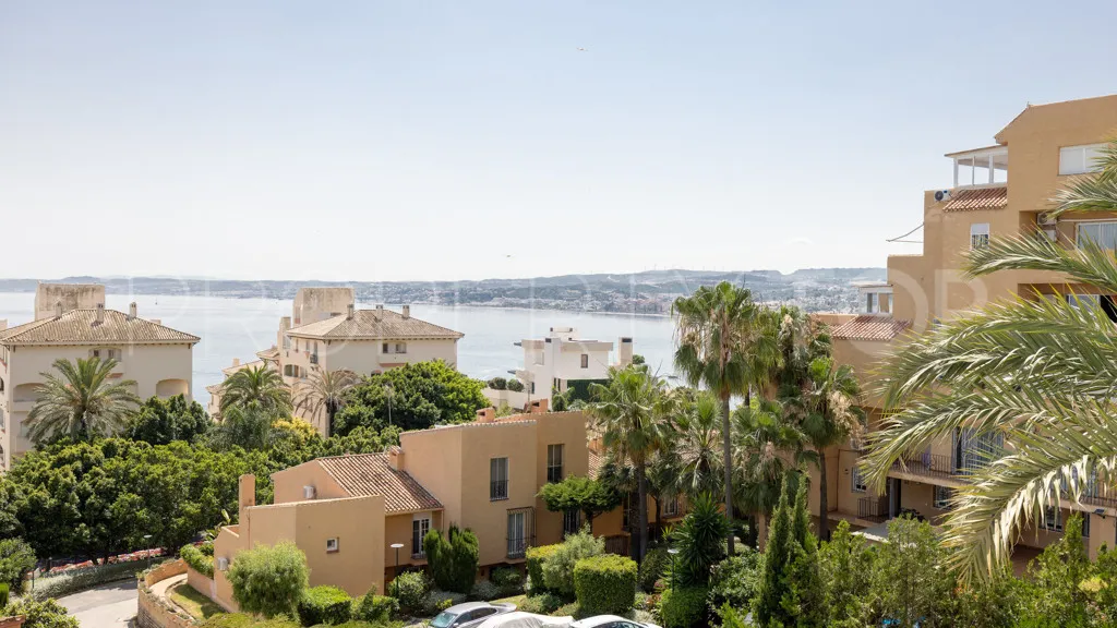 Se vende apartamento en Estepona Puerto con 3 dormitorios