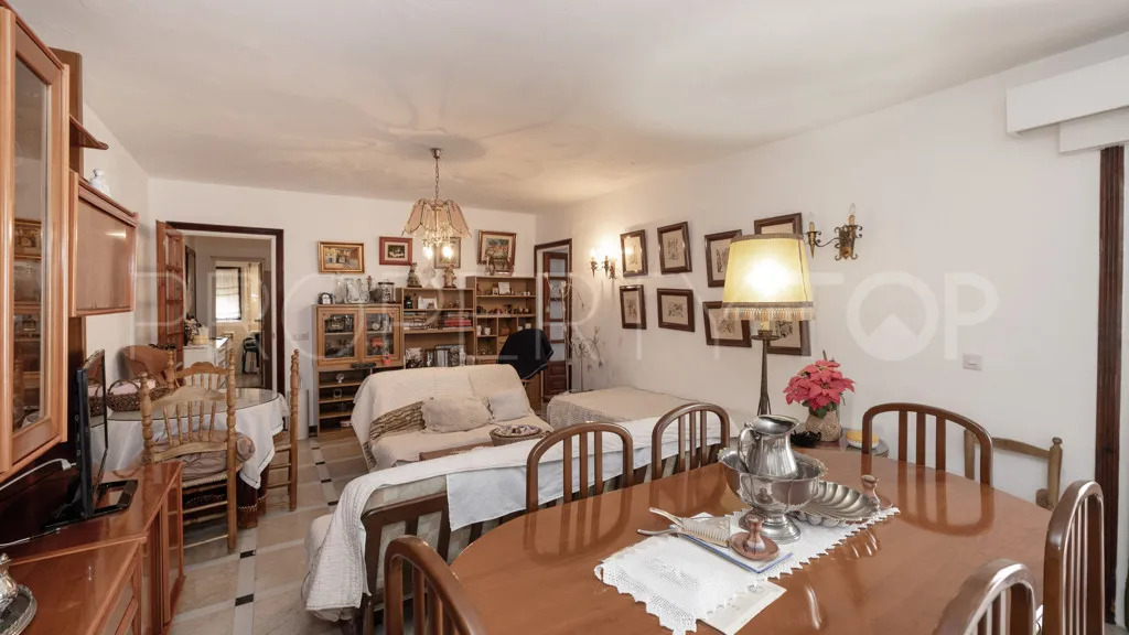 Se vende apartamento en Estepona Puerto con 3 dormitorios