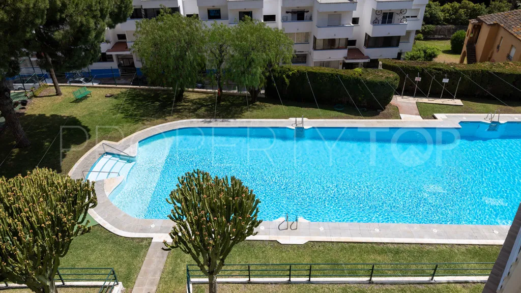 Se vende apartamento en Estepona Puerto con 3 dormitorios