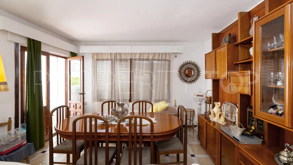 Se vende apartamento en Estepona Puerto con 3 dormitorios