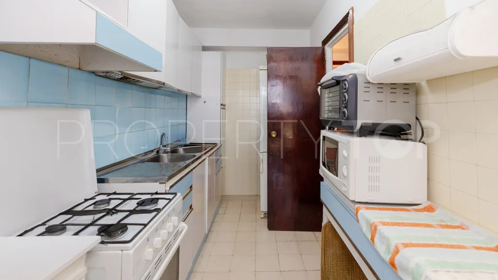 Se vende apartamento en Estepona Puerto con 3 dormitorios