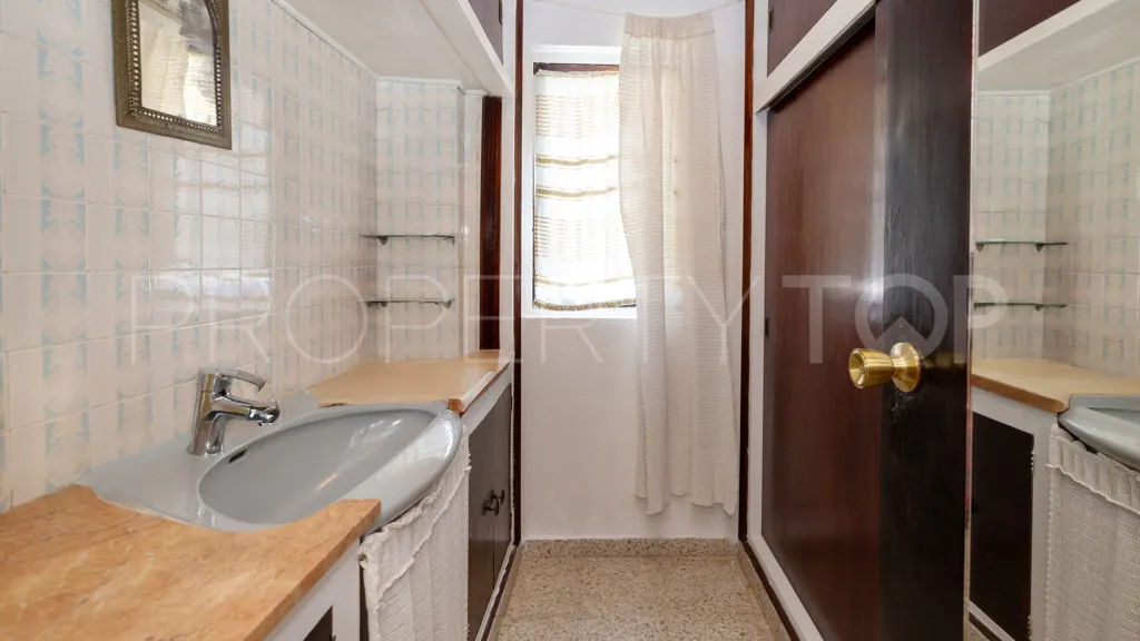 Se vende apartamento en Estepona Puerto con 3 dormitorios