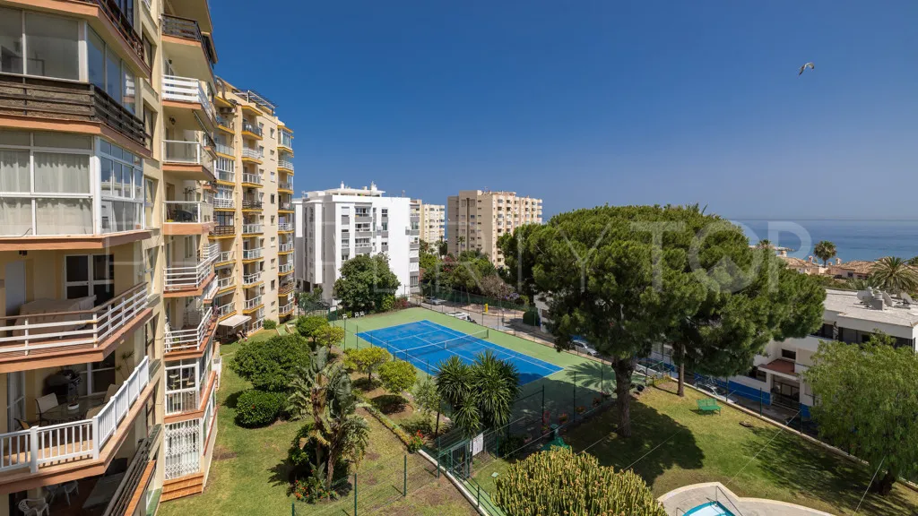 Se vende apartamento en Estepona Puerto con 3 dormitorios