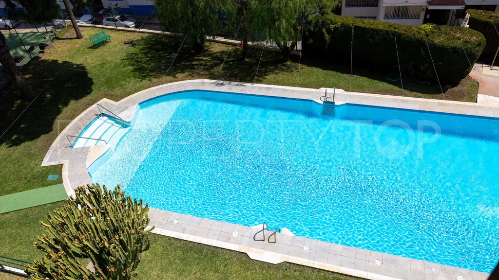 Se vende apartamento en Estepona Puerto con 3 dormitorios
