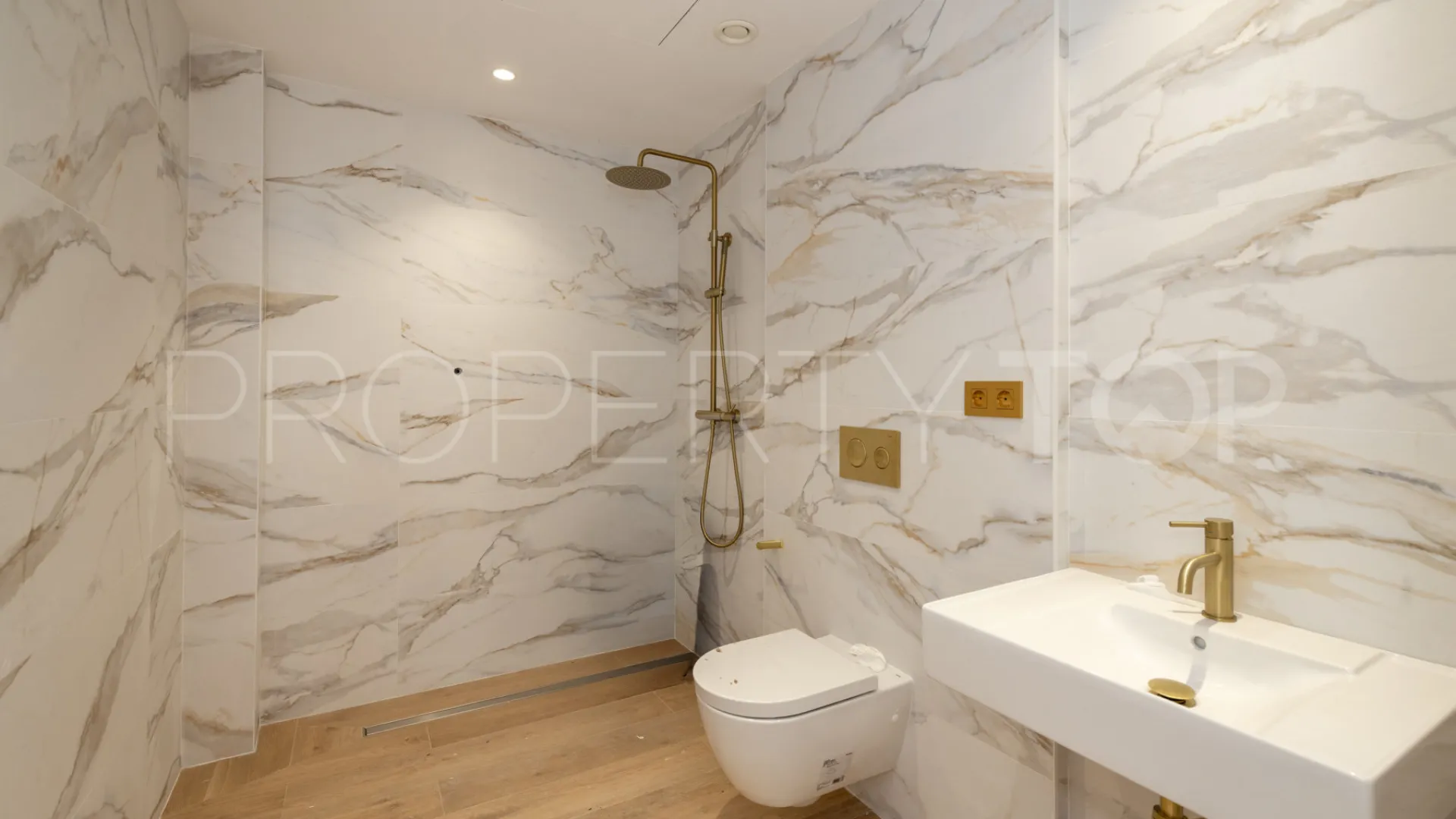 Estepona, edificio a la venta