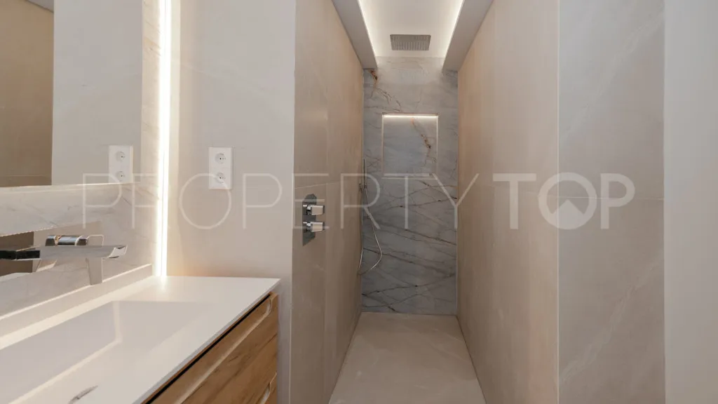 Apartamento de 3 dormitorios a la venta en Selwo