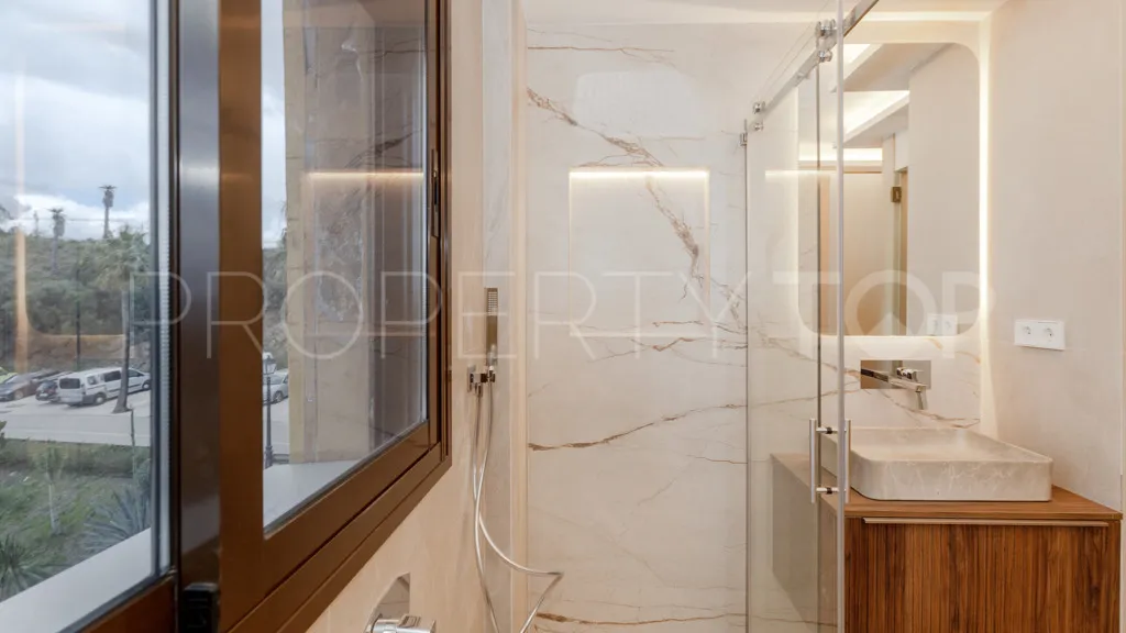 Apartamento de 3 dormitorios a la venta en Selwo