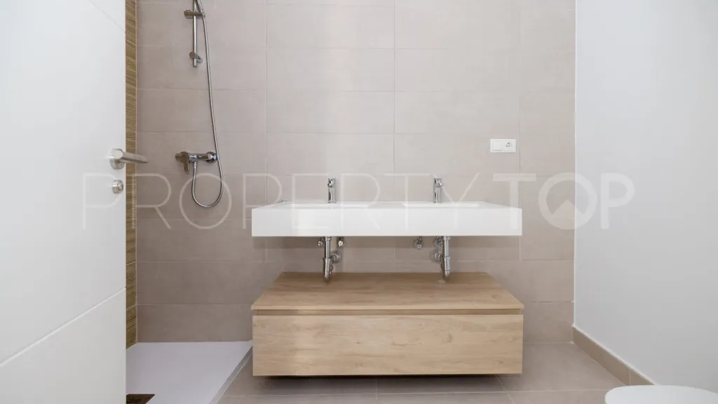 For sale apartment in Estepona with 2 bedrooms