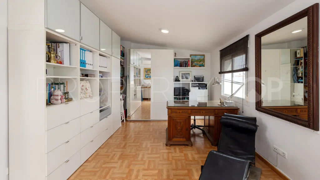 Chalet en venta en Estepona con 4 dormitorios
