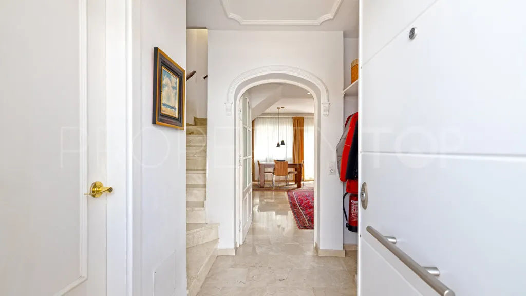 Chalet en venta en Estepona con 4 dormitorios